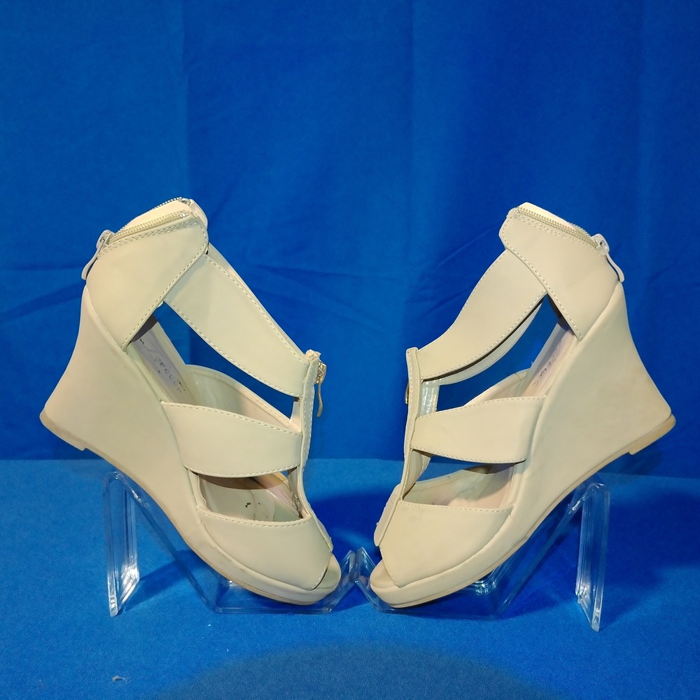 Forever Cream Gladiator Wedge Sandals Front and Back Zip Strappy Heels Size 7